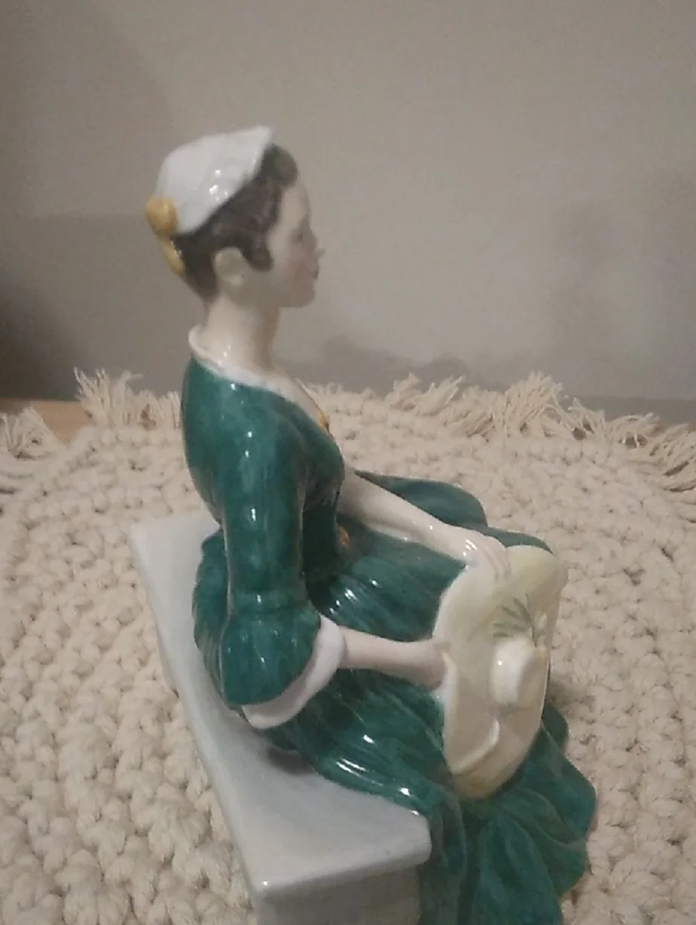 Royal Doulton A Lady From Williamsburg Figurine HN 2228